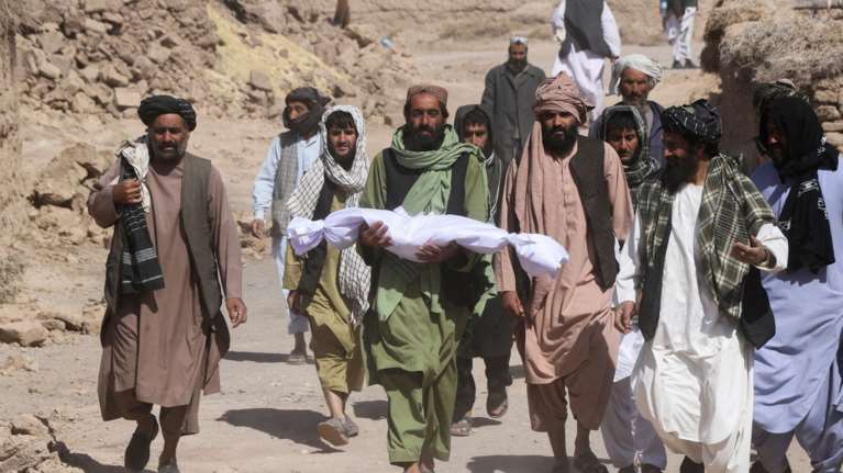 Τραγωδία στο Αφγανιστάν: 2.445 οι νεκροί από τον μεγάλο σεισμό των 6,3 Ρίχτερ