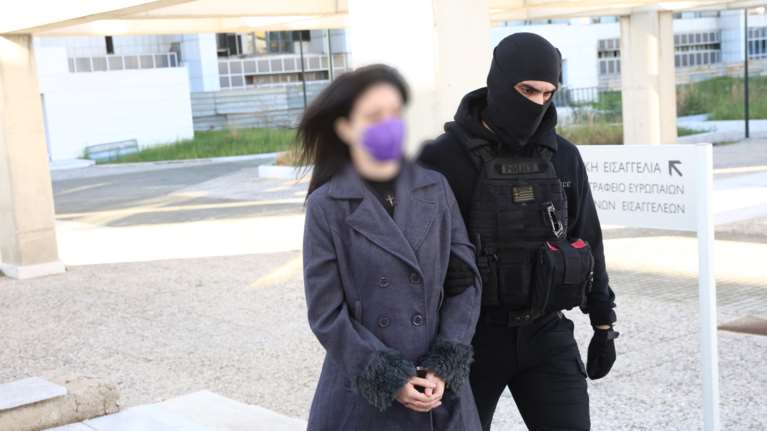 Κολωνός: Κεκλεισμένων των θυρών η δίκη για τον βιασμό και μαστροπεία της 12χρονης- Καταθέτει η θεία της που ανακάλυψε το κύκλωμα