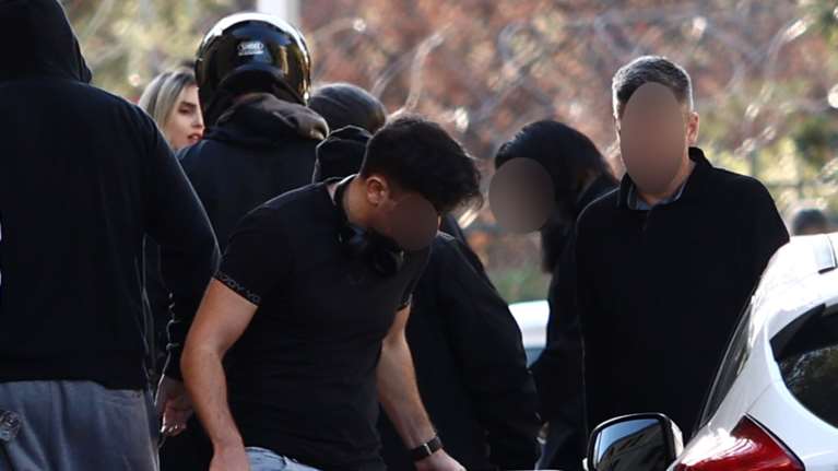 Στην Ευελπίδων οι ρασοφόροι απατεώνες με τα ναρκωτικά - Ελεγαν &quot;φανουρόπιτα&quot; την κοκαΐνη [εικόνες - βίντεο]