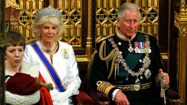 Αλλάζει ξανά τίτλο η Καμίλα: Πώς θα λέγεται μετά τη στέψη, αν και το πρωτόκολλο το απαγορεύει