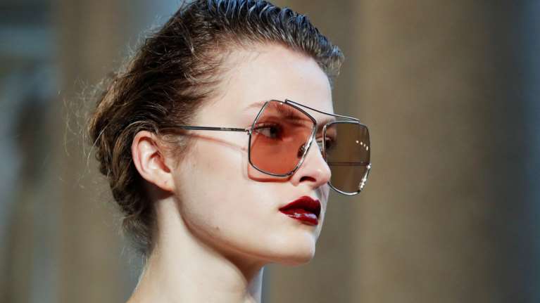 Trend Report: Τα αξεσουάρ που θα απογειώσουν τα street style του φθινοπώρου