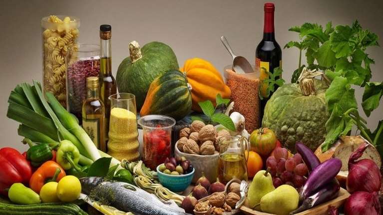 Μεσογειακή διατροφή: Τι μας προσφέρει και πώς θα την ακολουθήσουμε;