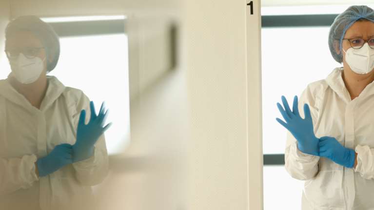 Ποιοι κινδυνεύουν πλέον από κορονοϊό - 100.000 Έλληνες με long covid, λέει ο καθηγητής Τζουβελέκης στο TheTOC