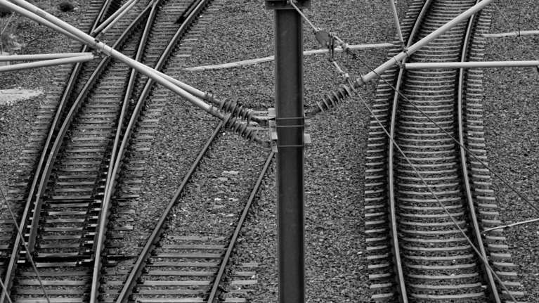 Τραγωδία στη Θεσσαλονίκη: Νεκρή νεαρή γυναίκα που την παρέσυρε τρένο