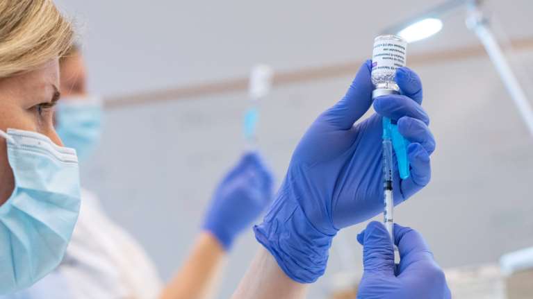 Σοκ στη Σουηδία: Γυναίκα πέθανε μία βδομάδα μετά το εμβόλιο της AstraZeneca από θρόμβους