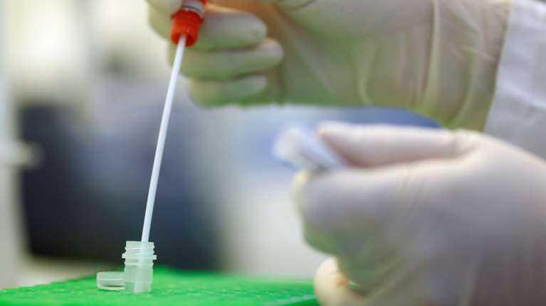 Reuters - κορονοϊός: Ελπίδες με το φάρμακο ρεμδεσιβίρη - Τα 2/3 των ασθενών εμφάνισαν βελτίωση