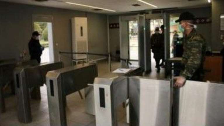 Στη μάχη του κορονοϊού οι Ένοπλες Δυνάμεις - Στις πύλες εισόδου για τους δειγματοληπτικούς ελέγχους