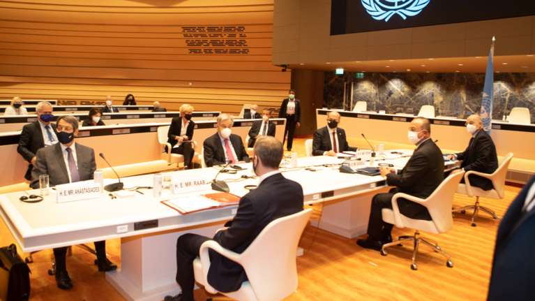 Κυπριακό: Συνεχίζεται την Πέμπτη η πενταμερής στη Γενεύη - Απογοήτευση Αναστασιάδη για τις θέσεις Τατάρ