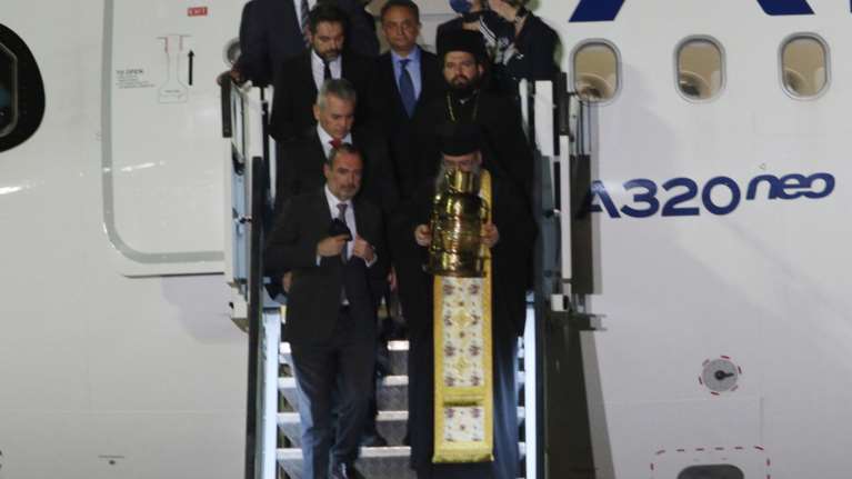 Άγιο Φως: Στην Αθήνα με ειδική πτήση το απόγευμα του Μεγάλου Σαββάτου