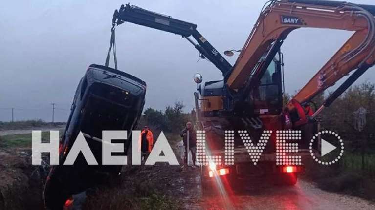 Ανδραβίδα: ΙΧ ανασύρθηκε από αρδευτικό κανάλι - Θρίλερ με τον εντοπισμό του οδηγού