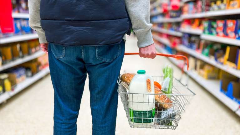 Σούπερ μάρκετ: Tα βασικά προϊόντα που η τιμή τους θα μειωθεί για δύο μήνες - Συνολικά 120 κωδικοί