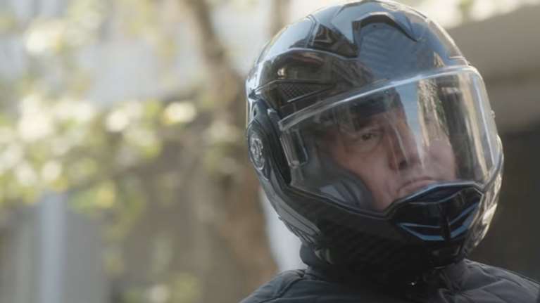 Πρωταγωνιστής ο Άδωνις Γεωργιάδης στη νέα καμπάνια του υπουργείου Υγείας για τη χρήση κράνους [βίντεο]