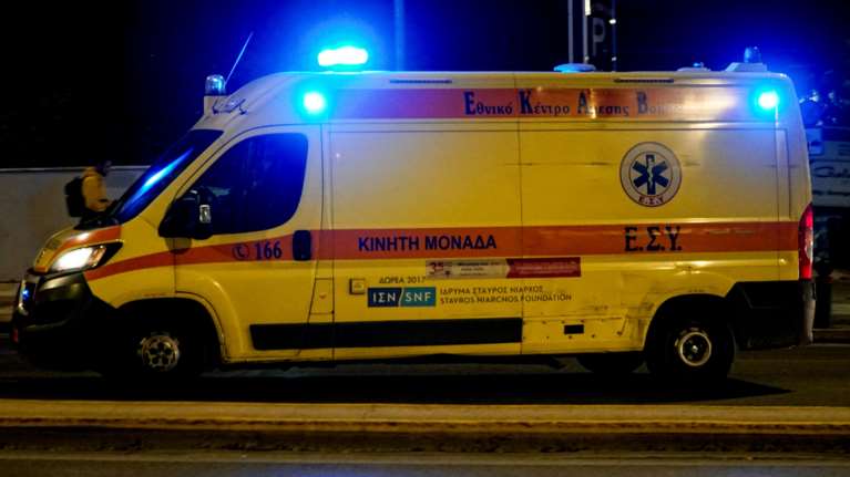 Τροχαίο με παράσυρση 64χρονης στην Αγία Παρασκευή - Διακομίστηκε στο &quot;Γεννηματάς&quot; [βίντεο]