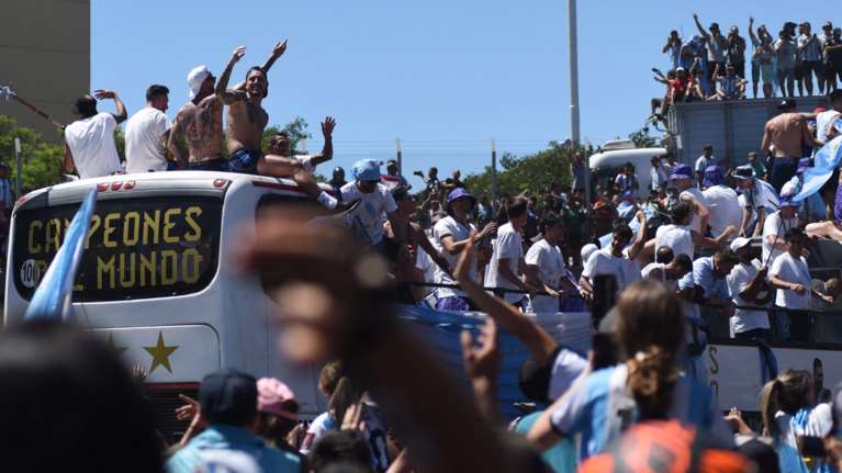 Γκρεμίστηκε το Μπουένος Άιρες: Πάνω από 4 εκατομμύρια Αργεντινοί αποθέωσαν τους Παγκόσμιους Πρωταθλητές [Εικόνες - Βίντεο]
