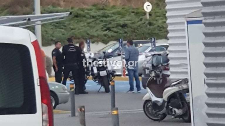 Συναγερμός στη Θεσσαλονίκη: Έπεσαν πυροβολισμοί έξω από σούπερ μάρκετ