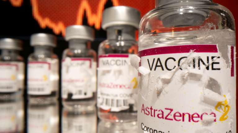 Καταγγελία για το AstraZeneca: 42χρονος με σκλήρυνση κατά πλάκας έπεσε σε κώμα 10 μέρες μετά το εμβόλιο