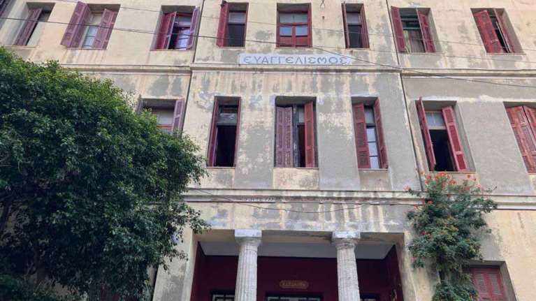 Τέλος σε 2 καταλήψεις σε ΕΜΠ και Πανεπιστήμιο Κρήτης - Βρέθηκαν ρόπαλα, τσεκούρι και κράνη [εικόνες]