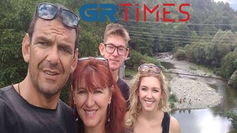 Πανελλήνιες 2022: Μητέρα πέρασε στην ίδια σχολή με τον γιο της - "Τη διάβαζε" η κόρη της