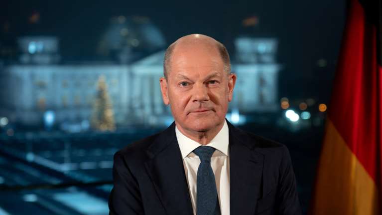 Ο Σολτς καταγγέλλει την ανάμιξη του Μασκ στη γερμανική προεκλογική εκστρατεία