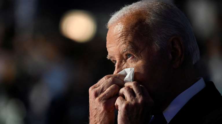 &quot;Σ’ αγαπάμε Τζο!&quot;: Συγκινημένος ο Μπάιντεν στο Συνέδριο των Δημοκρατικών - Αποκάλεσε &quot;κακοποιό&quot; τον Τραμπ [βίντεο]