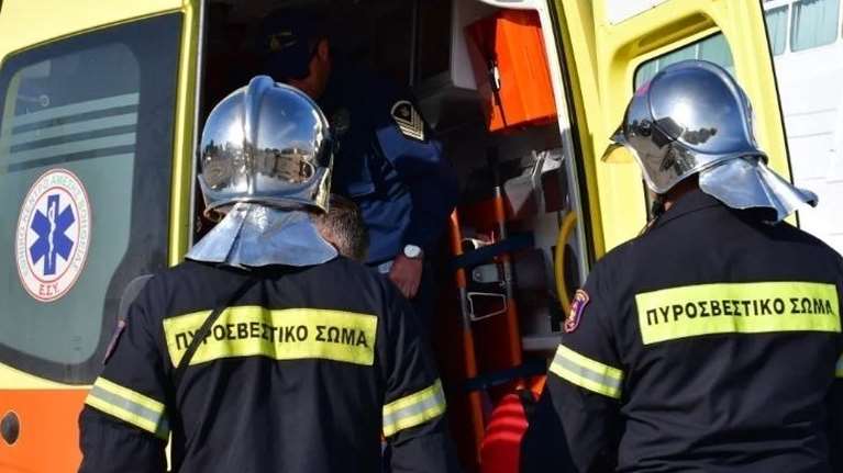 Ελευσίνα: Βρέθηκε νεκρός άνδρας έξω από σπίτι στο οποίο ξέσπασε φωτιά