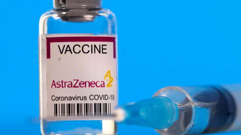 Εμβόλια AstraZeneca - Johnson &amp; Johnson: Εργαστήριο στη Γερμανία υποστηρίζει ότι έλυσε το μυστήριο με τις θρομβώσεις