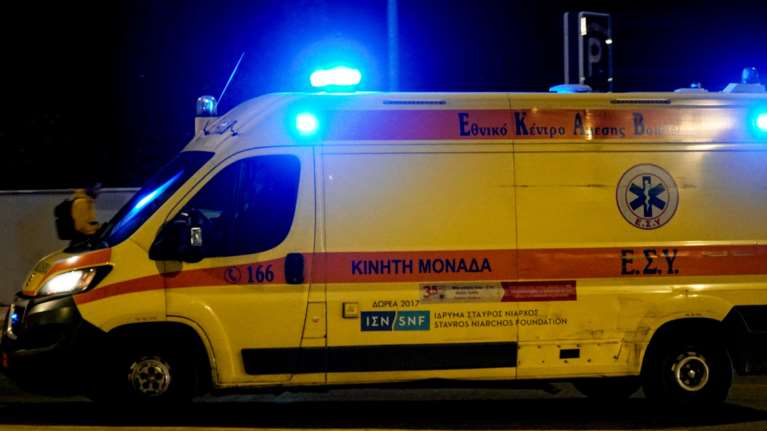 Τραγωδία στο Αγρίνιο: Ένας 20χρονος νεκρός και μία σοβαρά τραυματίας έπειτα από σύγκρουση μηχανής με αυτοκίνητο