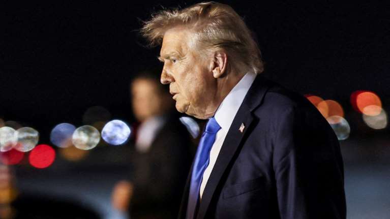 Ο Τραμπ διατάσσει να περιοριστούν επιστημονικές έρευνες για τους ιούς - Τις θεωρεί επικίνδυνες