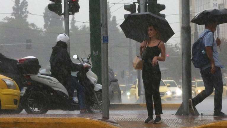 Καιρός: Αλλαγή σκηνικού με σφοδρές καταιγίδες και χαλάζι - Τα έντονα καιρικά φαινόμενα θα χτυπήσουν και την Αττική