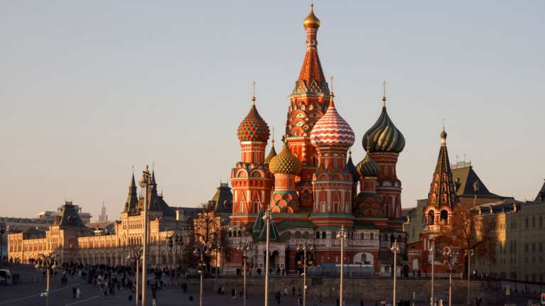 Η Μόσχα καταργεί μάσκες και όλους τους περιορισμούς για την αντιμετώπιση του κορονοϊού