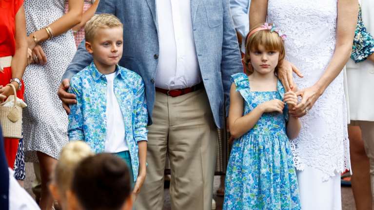 Αγέλαστη σαν τη μαμά της: Η 7χρονη κόρη της πριγκίπισσας Σαρλίν χαμογελάει σπάνια και δείχνει λυπημένη