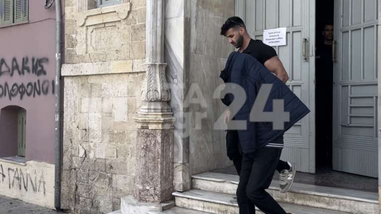 Κρήτη: Βίντεο &quot;καίει&quot; τον νονό που ασελγούσε στο βαφτιστήρι του - &quot;Είμαι άρρωστος αλλά με προκάλεσε&quot;