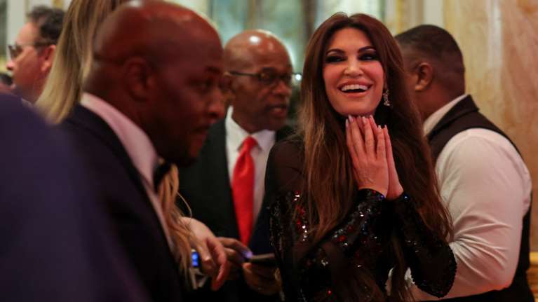 Γιατί ο Τραμπ στέλνει την Κίμπερλι Γκίλφοΐλ στην Αθήνα: Η &quot;σέξι μαζορέτα&quot; και πρώην μοντέλο χώρισε με τον γιο του πλανητάρχη