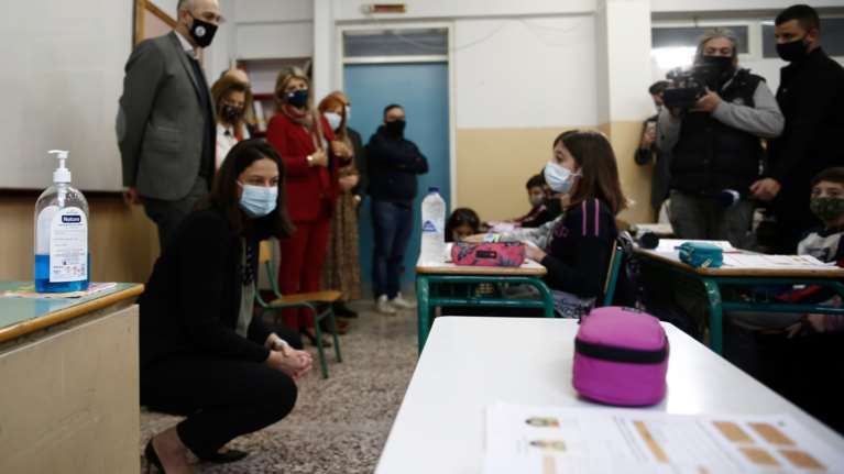 Άνοιγμα σχολείων - Κεραμέως: Προτεραιότητα η δια ζώσης διδασκαλία