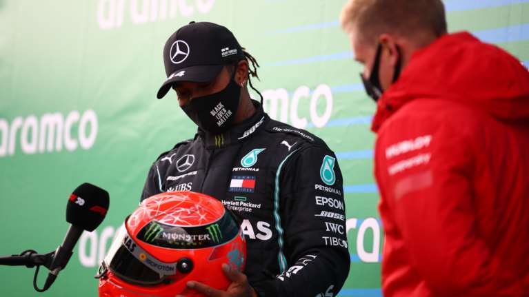 Συγκίνηση: Ο γιος του Σουμάχερ χάρισε στον Χάμιλτον το κράνος του πατέρα του [βίντεο]