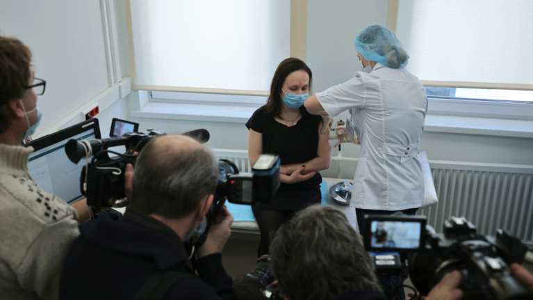 Ρωσία: Ξεκίνησε η διανομή του εμβολίου Sputnik V στη Μόσχα – 5.000 προεγγραφές για εμβολιασμό