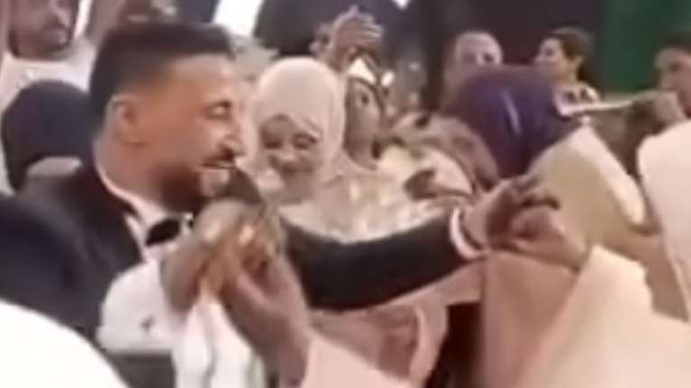 Τραγωδία σε γάμο στην Αίγυπτο: Ο γαμπρός πέθανε από ανακοπή την ώρα που χόρευε με τη νύφη [βίντεο]