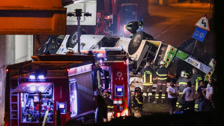 Βενετία: &quot;Το κιγκλίδωμα ήταν παλιό και σκουριασμένο&quot;, λένε οι ειδικοί δύο ημέρες μετά το δυστύχημα με τους 21 νεκρούς