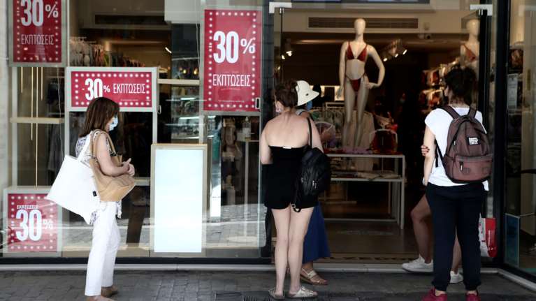 Θερινές εκπτώσεις: Ξεκινούν τη Δευτέρα 8 Ιουλίου - Ποια Κυριακή θα είναι ανοιχτά τα μαγαζιά