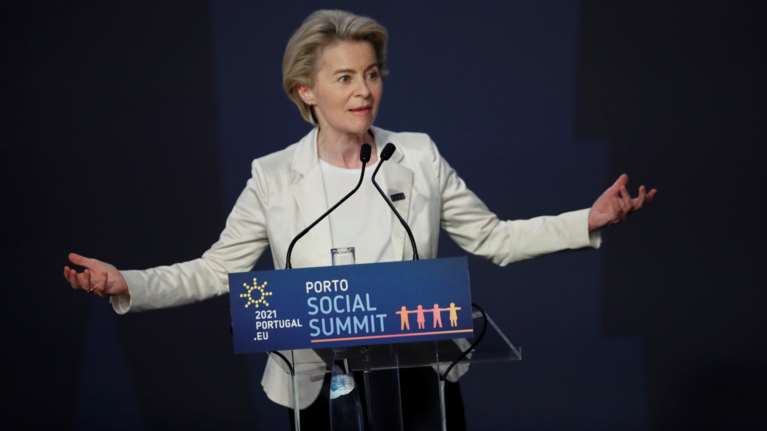 Ούρσουλα Φον Ντερ Λάιεν: Η άρση της πατέντας για τα εμβόλια δεν θα επιλύσει το πρόβλημα