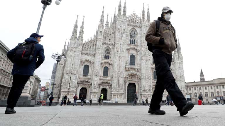 Ιταλία: Τουλάχιστον πέντε γυναίκες έπεσαν θύματα σεξουαλικής παρενόχλησης στην πλατεία Ντουόμο του Μιλάνου, την Πρωτοχρονιά