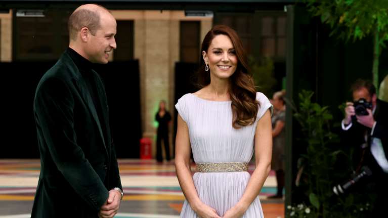 Τα βλέμματα της αγάπης: Ο &quot;Τζέιμς Μποντ&quot; Γουίλιαμ και η &quot;σταρ του Χόλιγουντ&quot; Κέιτ εκτός πρωτοκόλλου