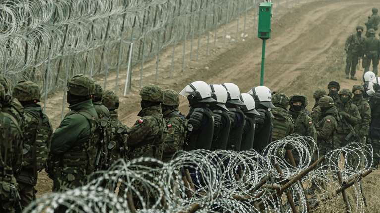 Πολωνία: Ζητά βοήθεια από το ΝΑΤΟ για την &quot;υβριδική επίθεση&quot; της Λευκορωσίας