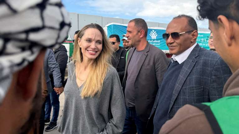 Στο πέρασμα της Ράφα η Αντζελίνα Τζολί - Συμμετείχε σε διεθνή ανθρωπιστική αποστολή [εικόνες]