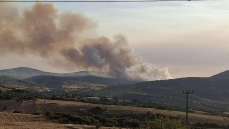Θεσσαλονίκη: Οριοθετήθηκε η φωτιά στο Ωραιόκαστρο - Μήνυμα του 112 &quot;παραμείνετε σε ετοιμότητα&quot;