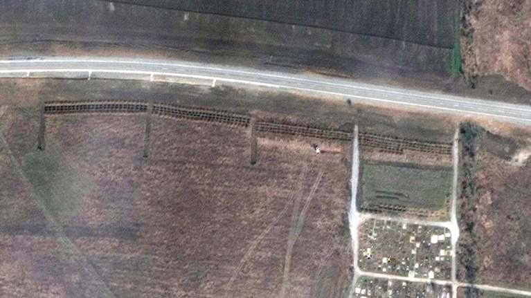 Μαριούπολη: Οι Ουκρανοί εκτιμούν ότι οι θαμμένοι άμαχοι στον ομαδικό τάφο φτάνουν τους 9.000