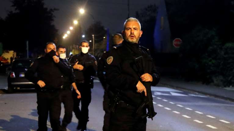 Σοκ στο Παρίσι: 18χρονος Τσετσένος αποκεφάλισε καθηγητή για τα σκίτσα του Μωάμεθ