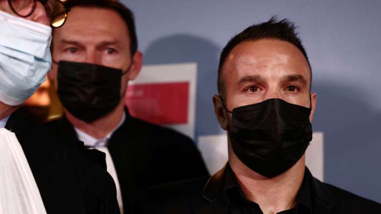 Ματιέ Βαλμπουενά στη δίκη του Μπενζεμά: &quot;Δεν πίστεψα τον Σισέ για το sex tape&quot;