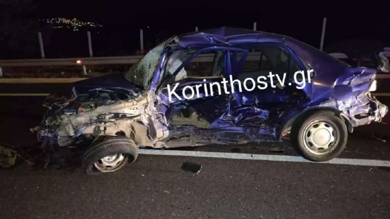 Σοβαρό τροχαίο στην Κόρινθο: Οδηγός έπεσε σε αμάξι που είχε ακινητοποιηθεί στις μπαριέρες [εικόνες - βίντεο]