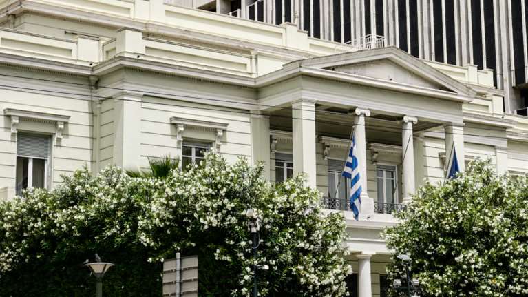 Αυστηρή η ελληνική απάντηση στην Τουρκία: Η Συρία είναι σε μεταβατική κατάσταση, κανείς δεν νομιμοποιείται να κάνει συμφωνίες